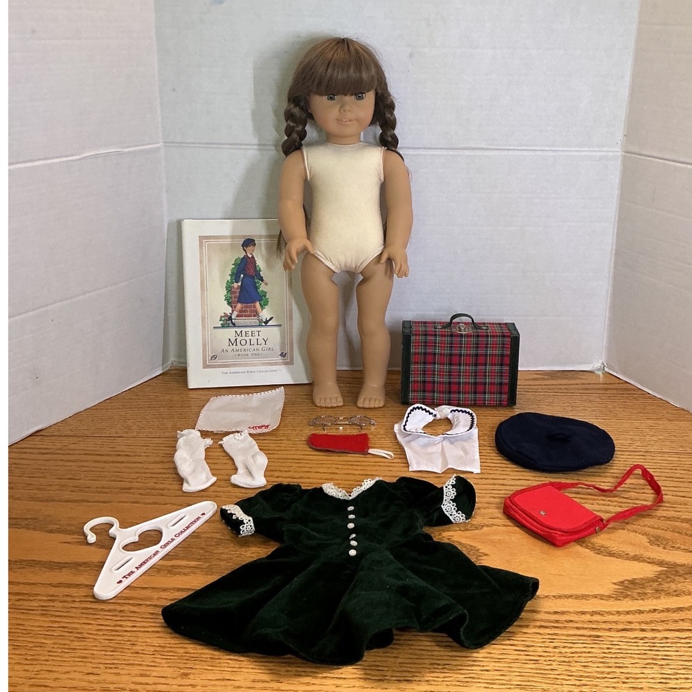 Pleasant Company white body Molly McIntire Doll Outfit Book suitcase Accessories